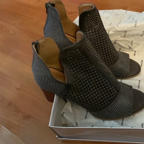 Report gray bootie never wore  the heel was too high. I love the style - Picture 3 of 5